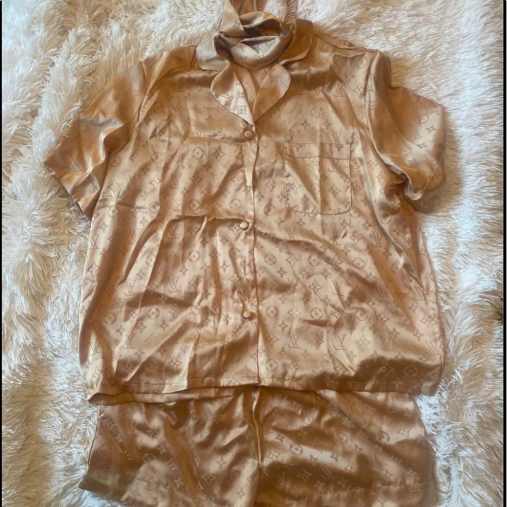 NWOT gold LV pj set